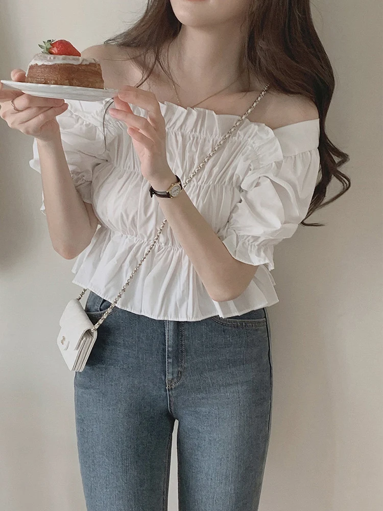 

Блузка женская летняя с оборками, открытыми плечами и коротким рукавом