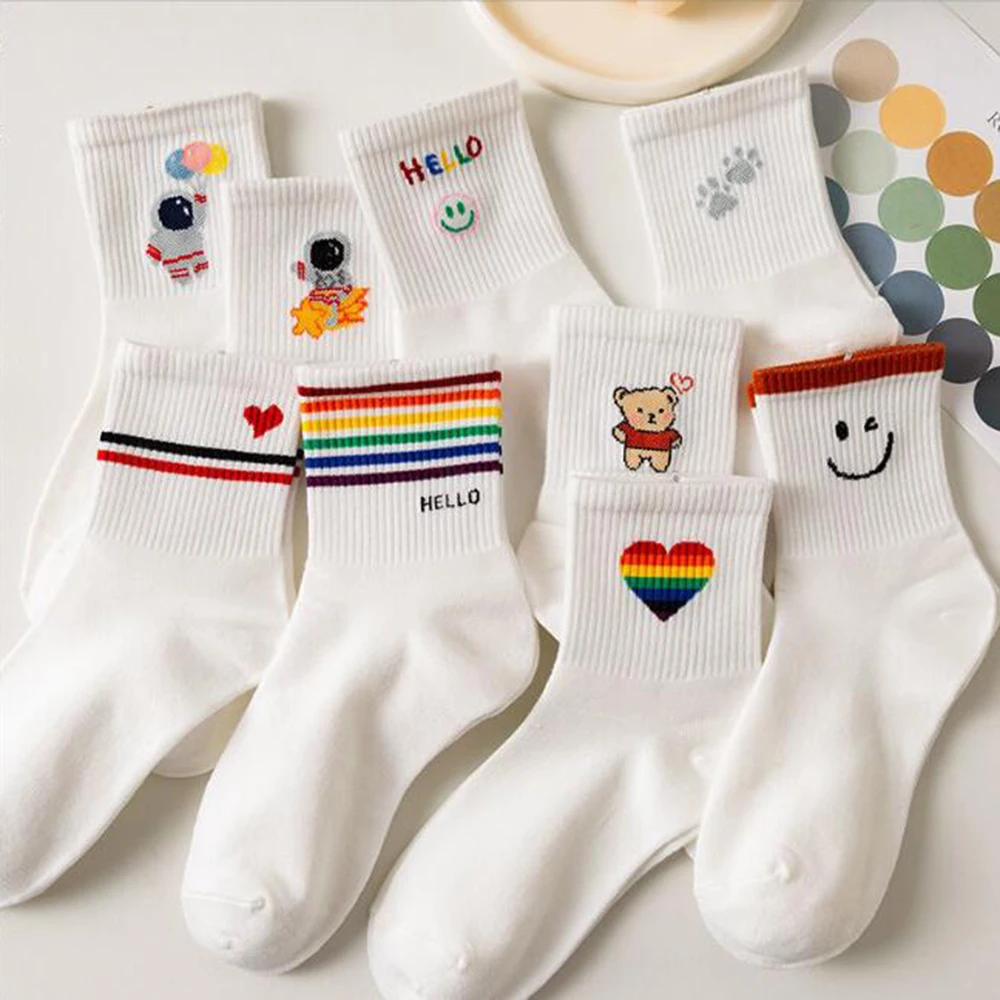 

1 Pairs Women's Cotton White Socks Cartoon Rainbow Love Heart Short Socks Comfortable Sweat Absorbing Breathable Sports Socks