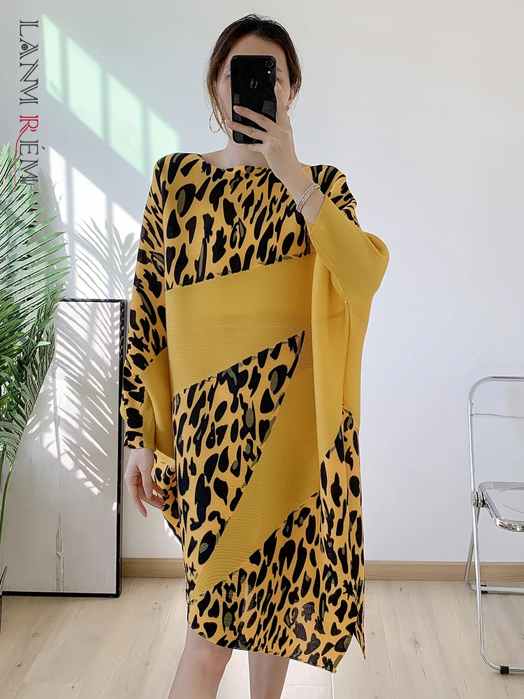 

LANMREM Leopard Irregular Pleated Dress Women Round Neck Loose Printing Batwing Sleeves Dresses Female 2023 Summer New 2R0027