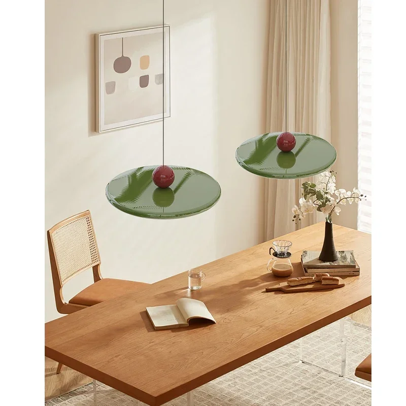 Ретро-люстра в средневековом стиле с зеленым летающим блюдцем