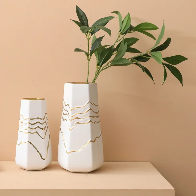 

Белая ваза, современный домашний дисплей, декор для гостиной, держатель для цветов неправильной формы, винтажный цветочный горшок с золотой волнистой линией