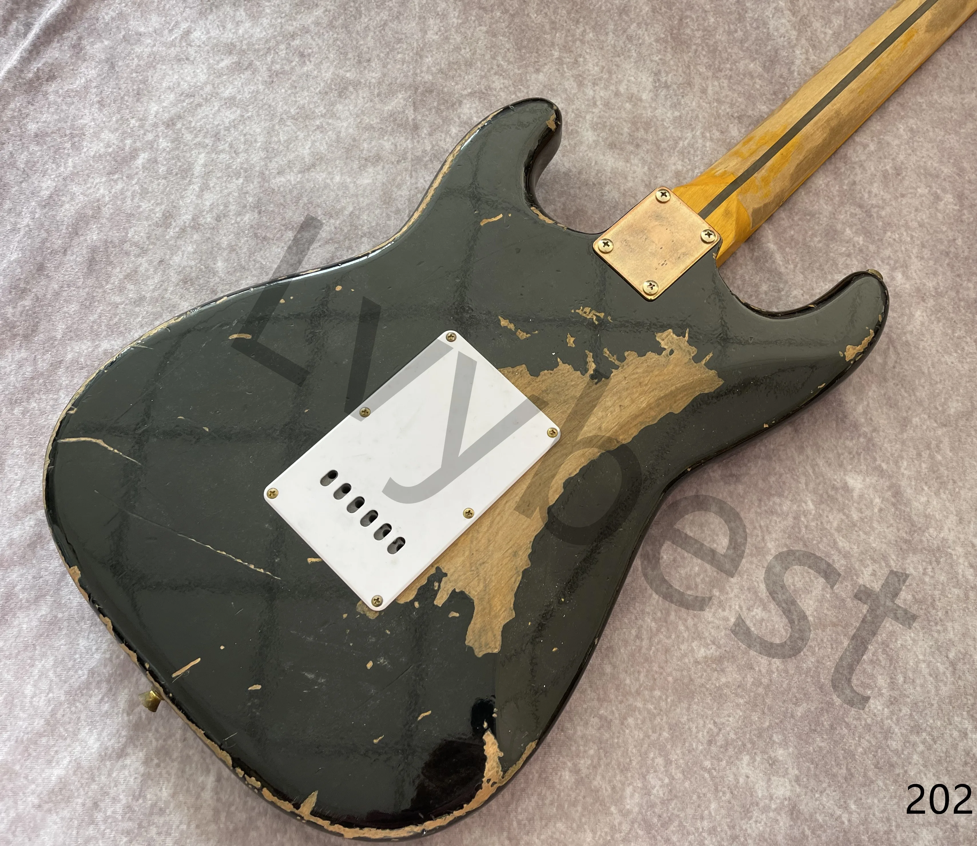 Lvybest электрогитара Relic черного цвета с желто-кленовым грифом и в черный горошек