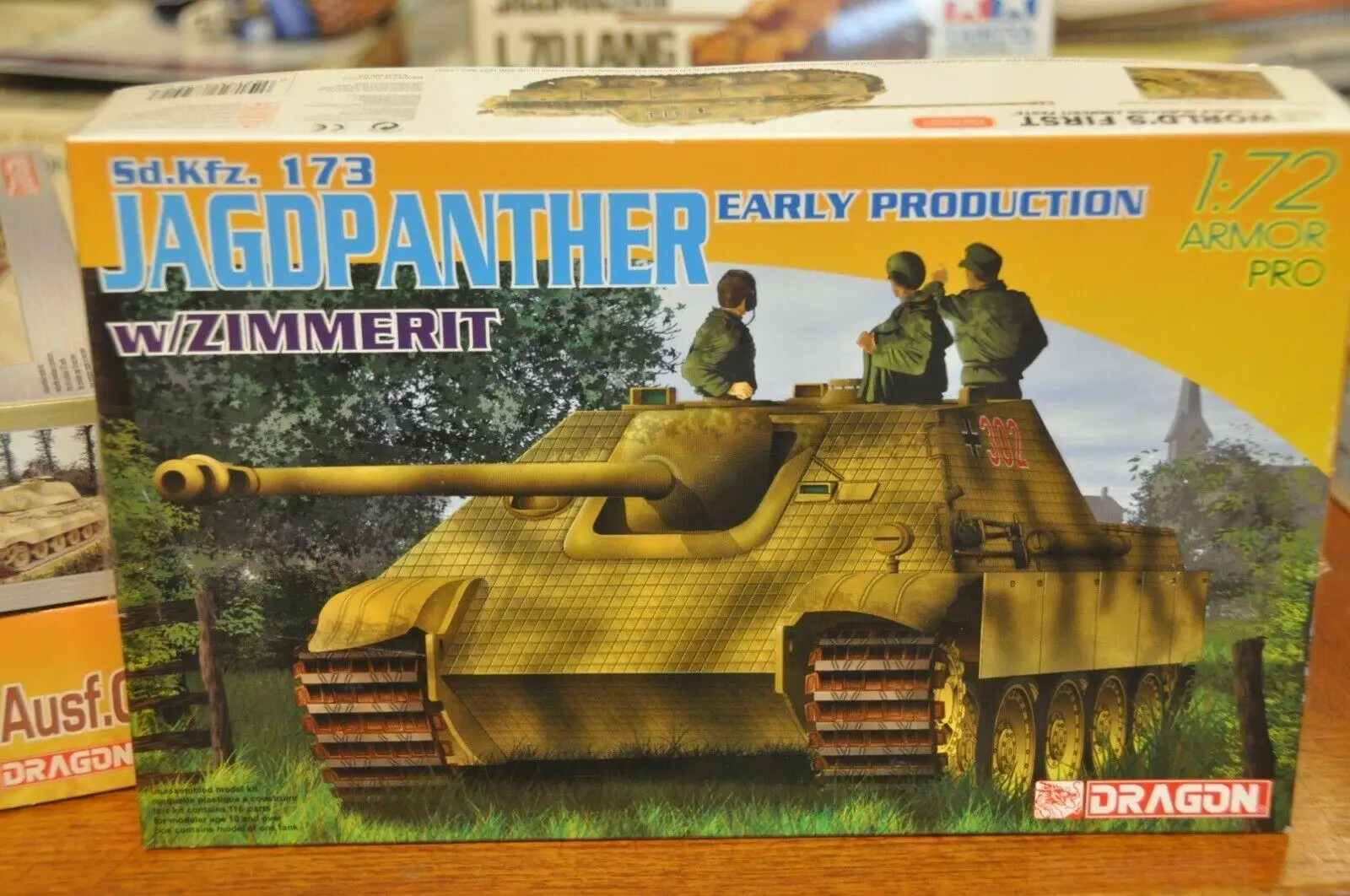 

Dragon 7241 1/72 scale Plastic WWII German Sd. Kfz. 173 Jagdpanzer tank model