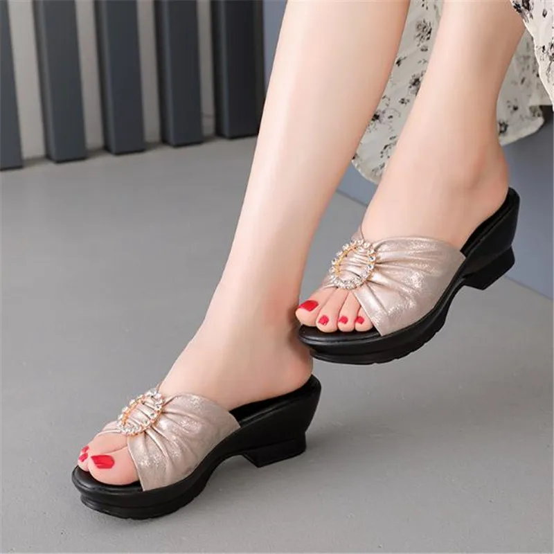 

Женские шлепанцы на танкетке с открытым носком, летние туфли, шлепанцы золотистого цвета на высоком каблуке, Размеры 35-42, 2022