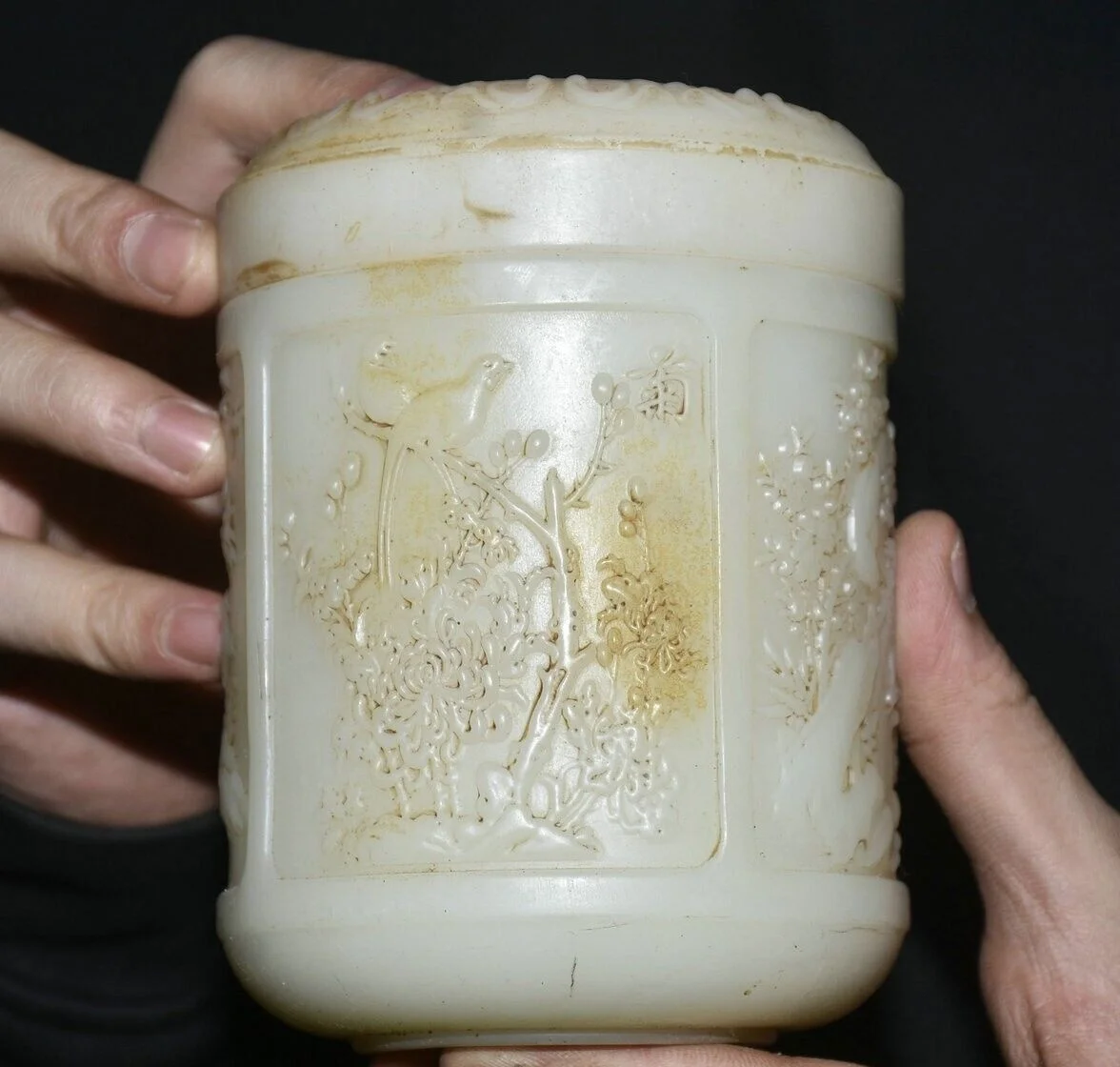 Старинный белый нефритовый сосуд для чая