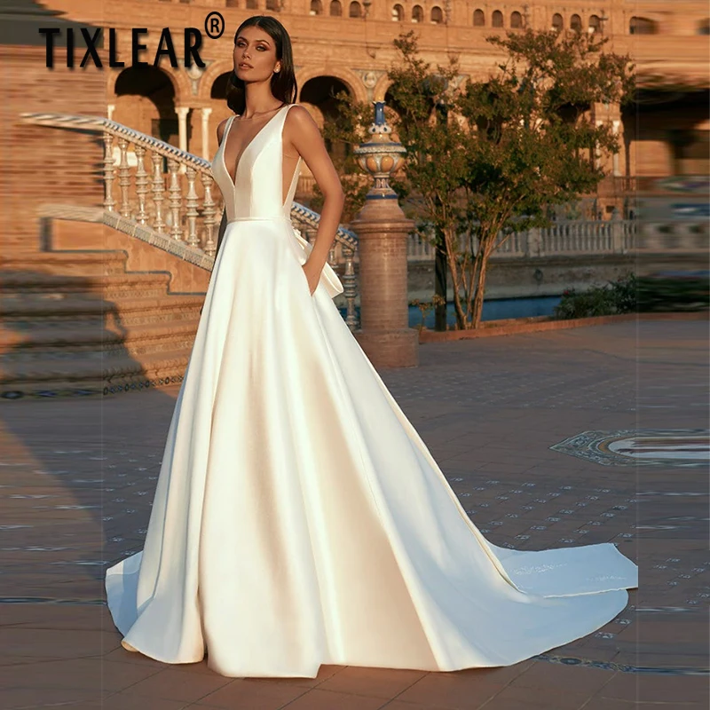 

TIXLEAR Fashion V-Neck Satin Wedding Dress Women Simple Lace Applique Pleats Open Back Bow Sweep Train Bridal Gown Custom Made