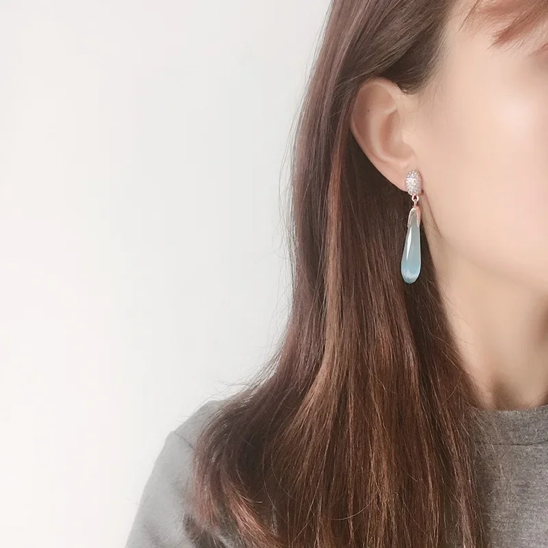 Серьги с зеленым камнем Quan Yin в этническом стиле и кристаллами бриллиантов