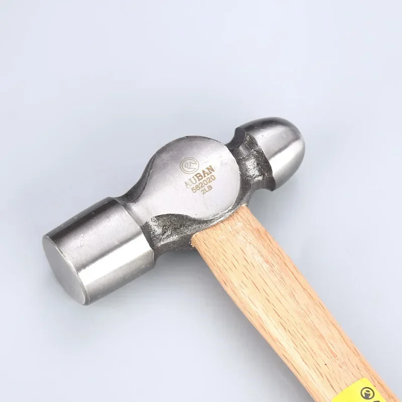 Металлический молоток с круглой головкой и резиновой ручкой ручной инструмент