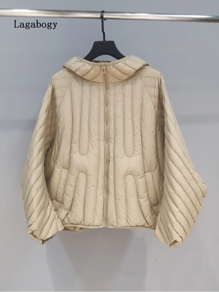 Женская куртка-пуховик с капюшоном на осень/зиму