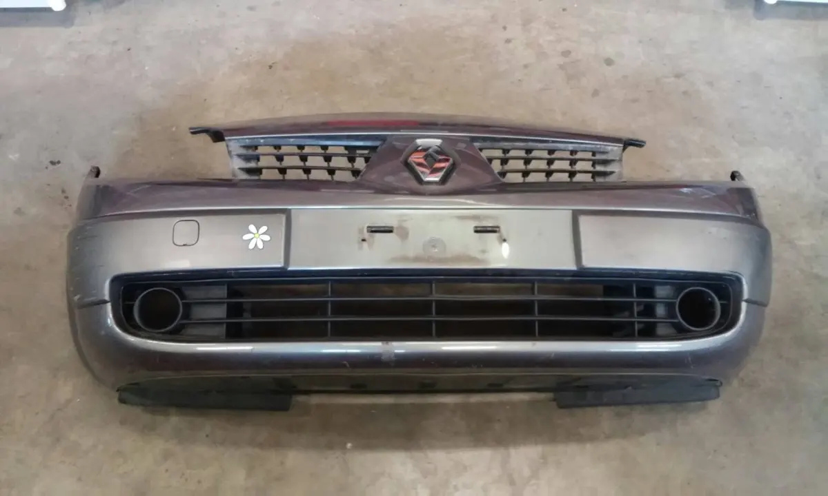 Передний бампер рено сценик 2. Бампер рено 2 бу. Бампер рено меган 2 рестайлинг. Рено меган 2005 бампер. Бампер рено 2 бу.