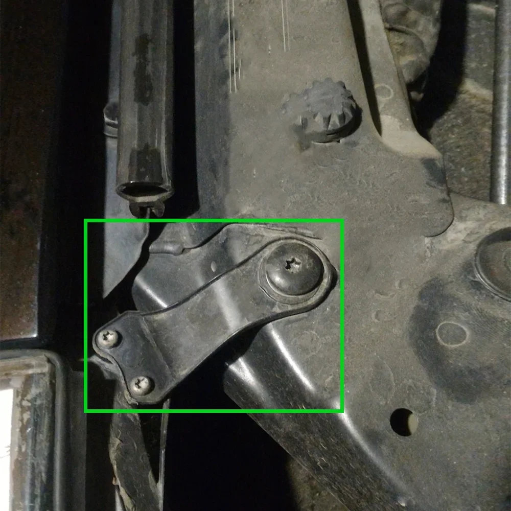 Фото 2 шт. для BMW 5 серии E60 E61 2003-2010 гг. 63126949633 63126949634   Передние левые и правые галогенные зажимы для кронштейна фар, пластиковые черные №5