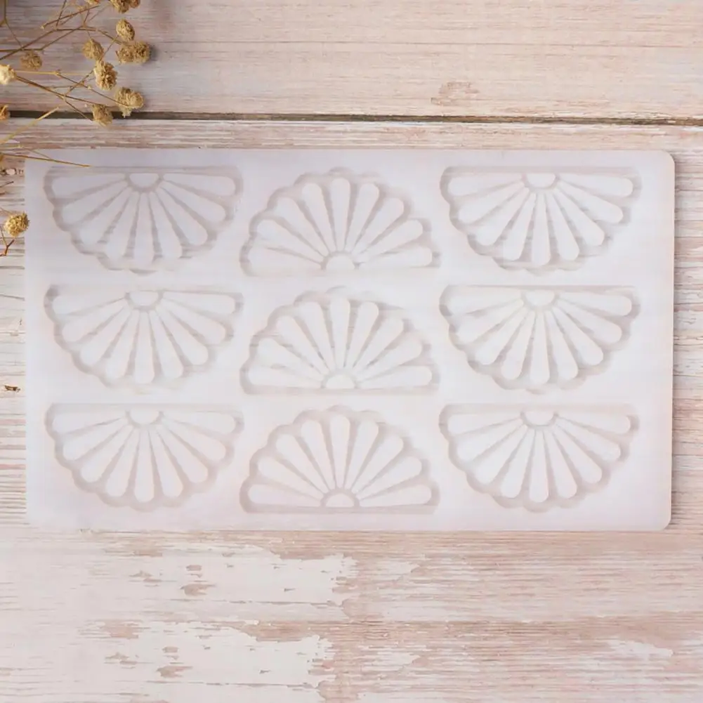 

Candy Mold Convenient Easy Release DIY Fan-shaped Chocolate Cake Silicone Mould Kitchen Gadgets Cookie Mold Chocolate Mold