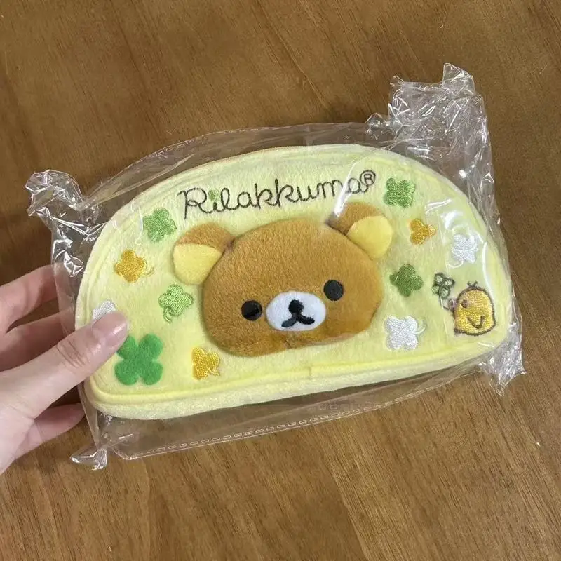 Фото Плюшевый пенал San X Rilakkuma, большая вместимость, сумка для канцелярии на молнии, косметичка для путешествий и студентов, милые канцелярские принадлежности. №4