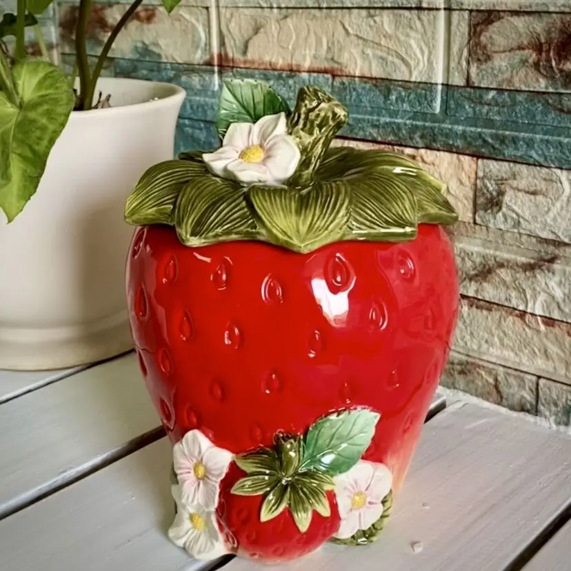 

Ceramic Strawberry Candy Storage Jar Home Decor Living Room Decoration Dried Fruit Jar Kitchen Food Container Tea Can