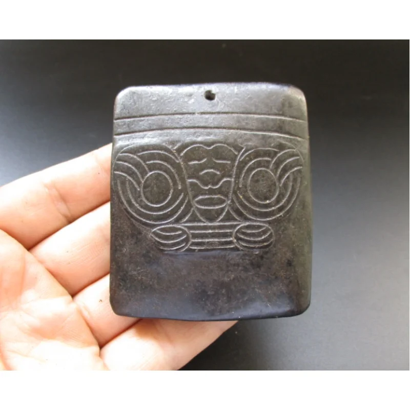 

Hongshan Culture，Magnetic Jade、Carved Human Face、Meteorite Jade、Pendant、 c195