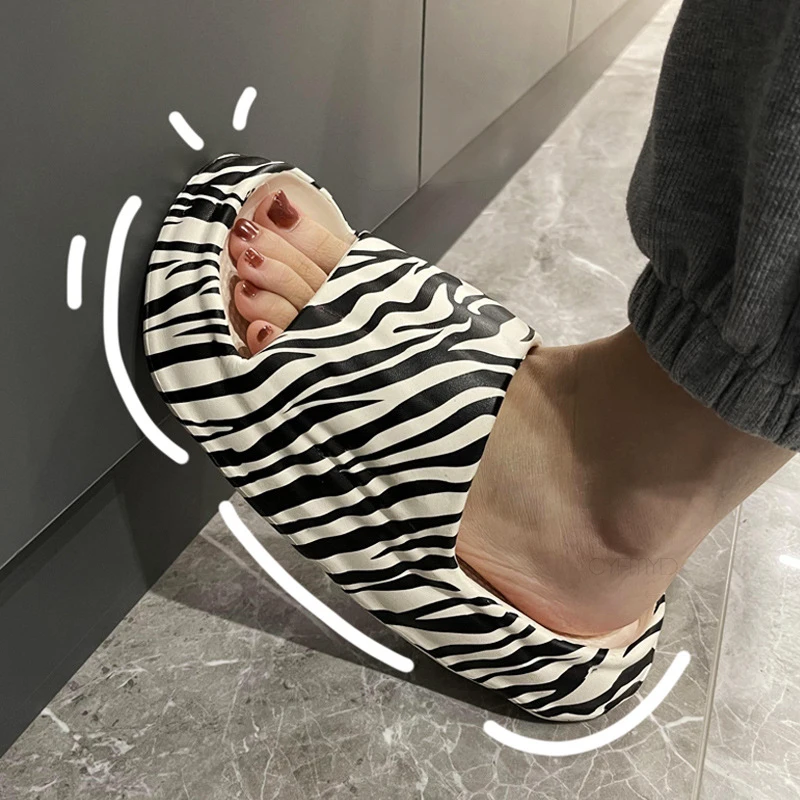 Women Slippers Home Fashion Cute Animals Striped Slippers Female Soft Comfortable Designer Slides Outdoor Shoes Casual Non-Slip