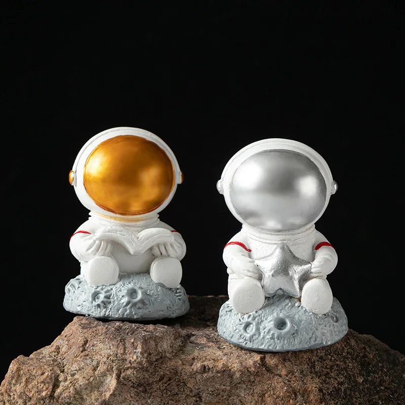 

Mini Spaceman Model Home Decoration Decoration Resin Craft Cake Decoration Creative Gift Astronaut Car Platform Decoration