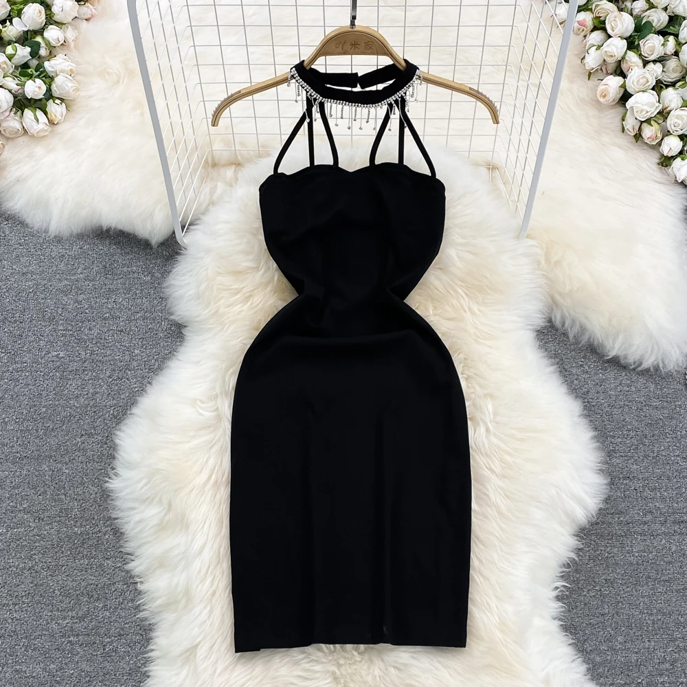 

Платье-макси с V-образным вырезом, открытыми плечами и без рукавов