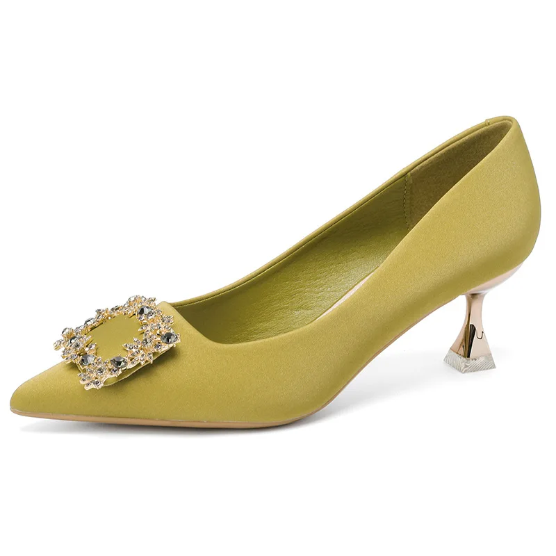 Туфли-лодочки женские на танкетке с заостренным носком шнуровке