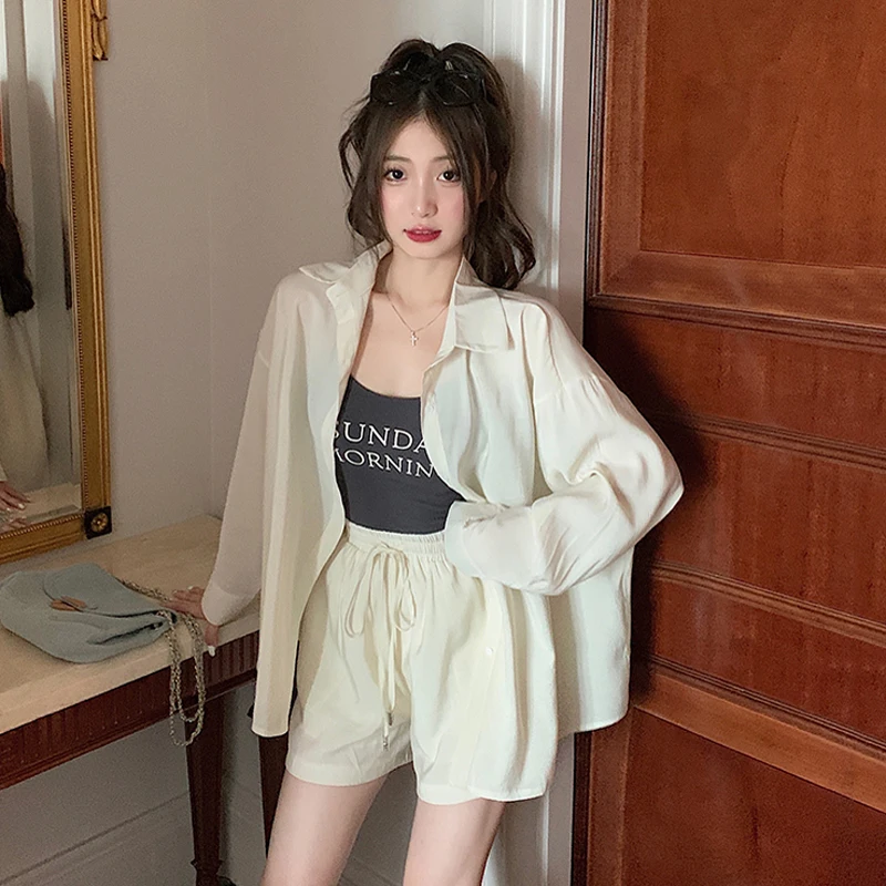 

Senior sunscreen shirt fashion suit women's summer 2022 new small shirt coat suspender shorts three piece set