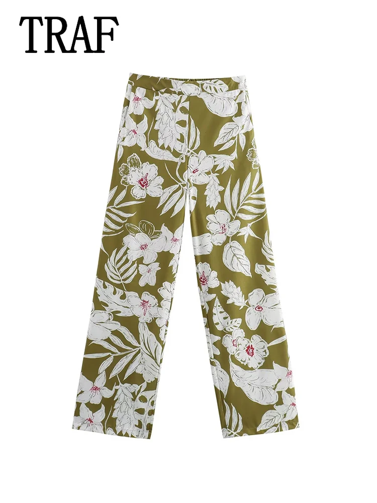 Костюм-двойка женский из блейзера и брюк с принтом