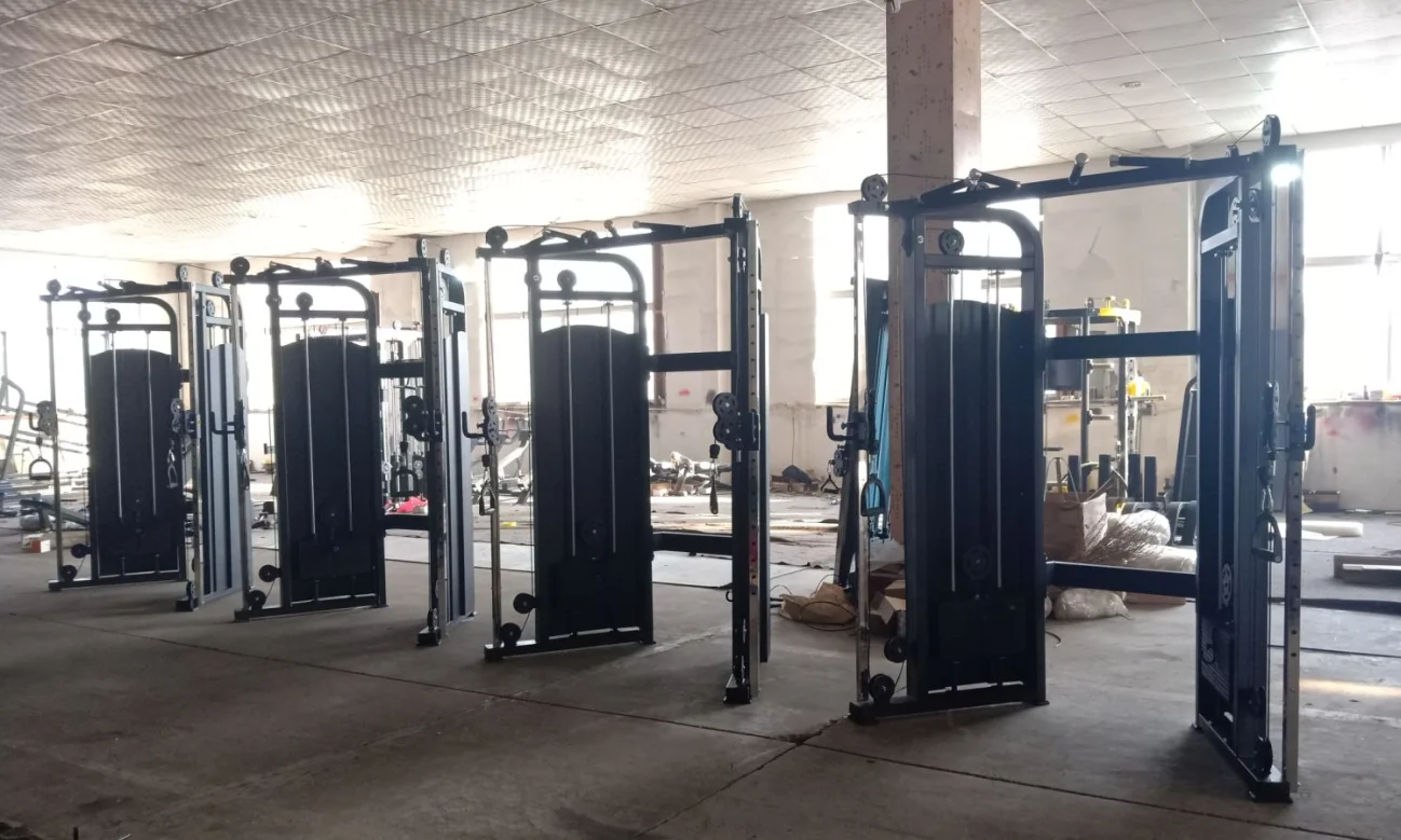 Коммерческая многофункциональная тренажерная машина с регулируемым шкивом для