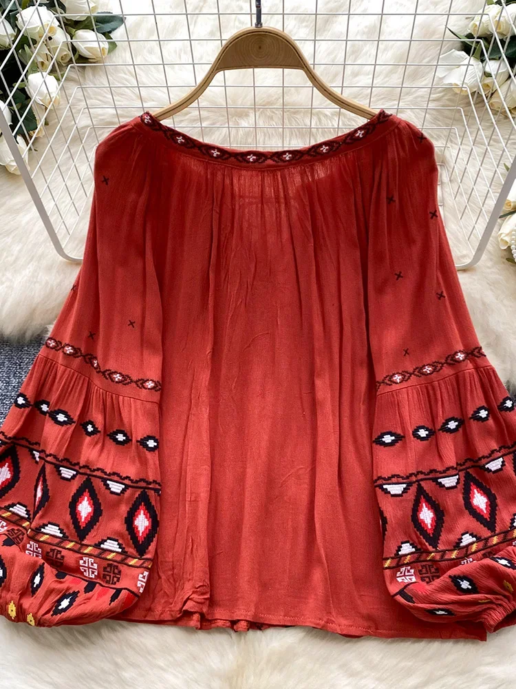 Женская блузка в стиле ретро национальном с вышивкой на шнуровке и кисточками