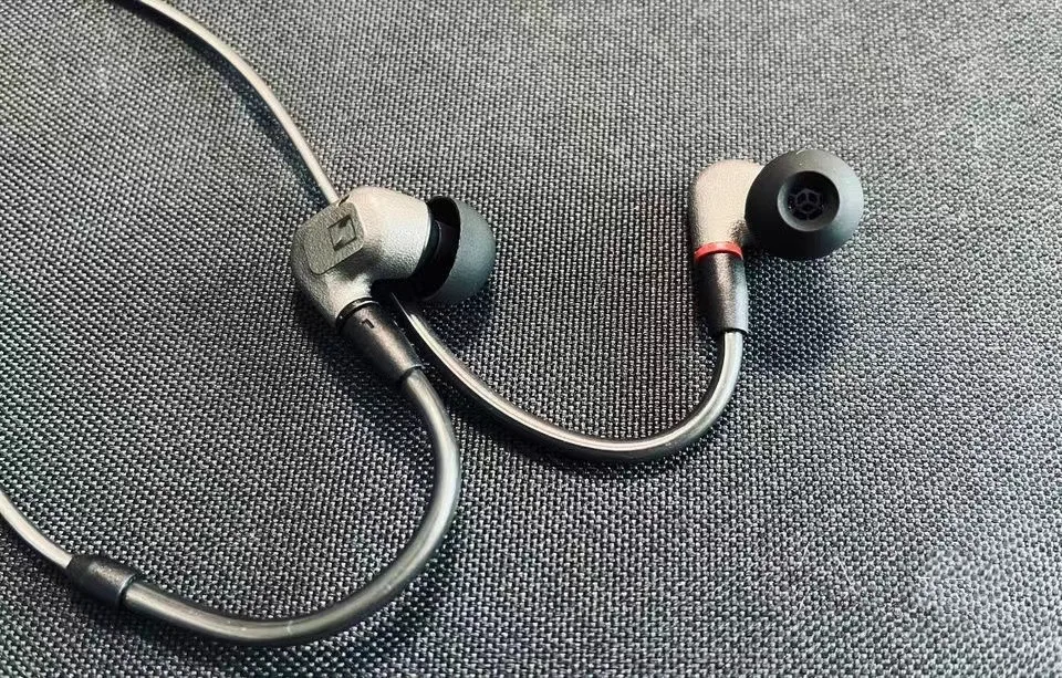 

New DIY IE600 HIFI Around-Ear headset Noise Isolation Earphone Stereo Headset Deep Bass Gold-Plated MMCX pk ie900 ie300 se846