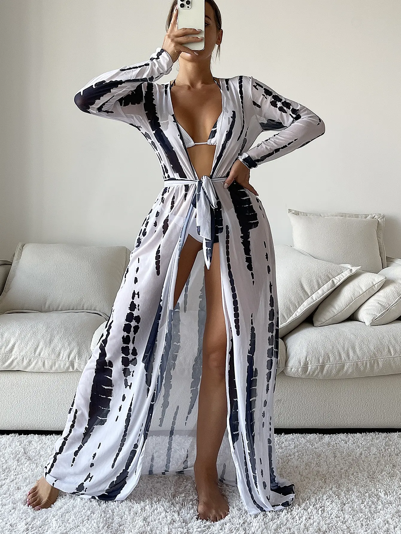 

Женский купальник-бикини с треугольным рисунком