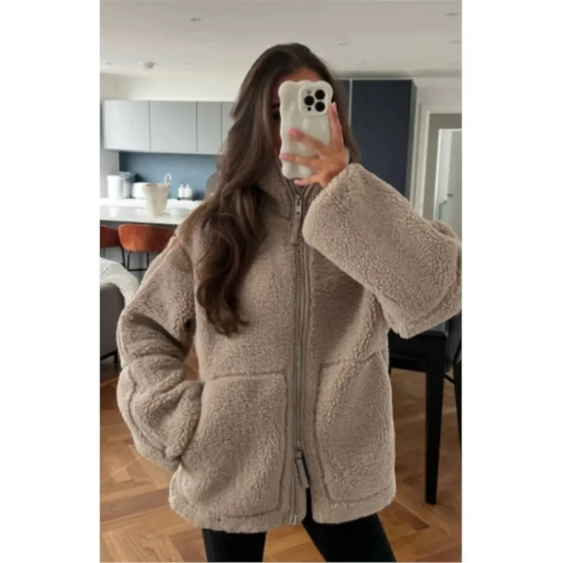 Рисунок 2 - Элегантное однотонное теплое пальто из овечьей шерсти