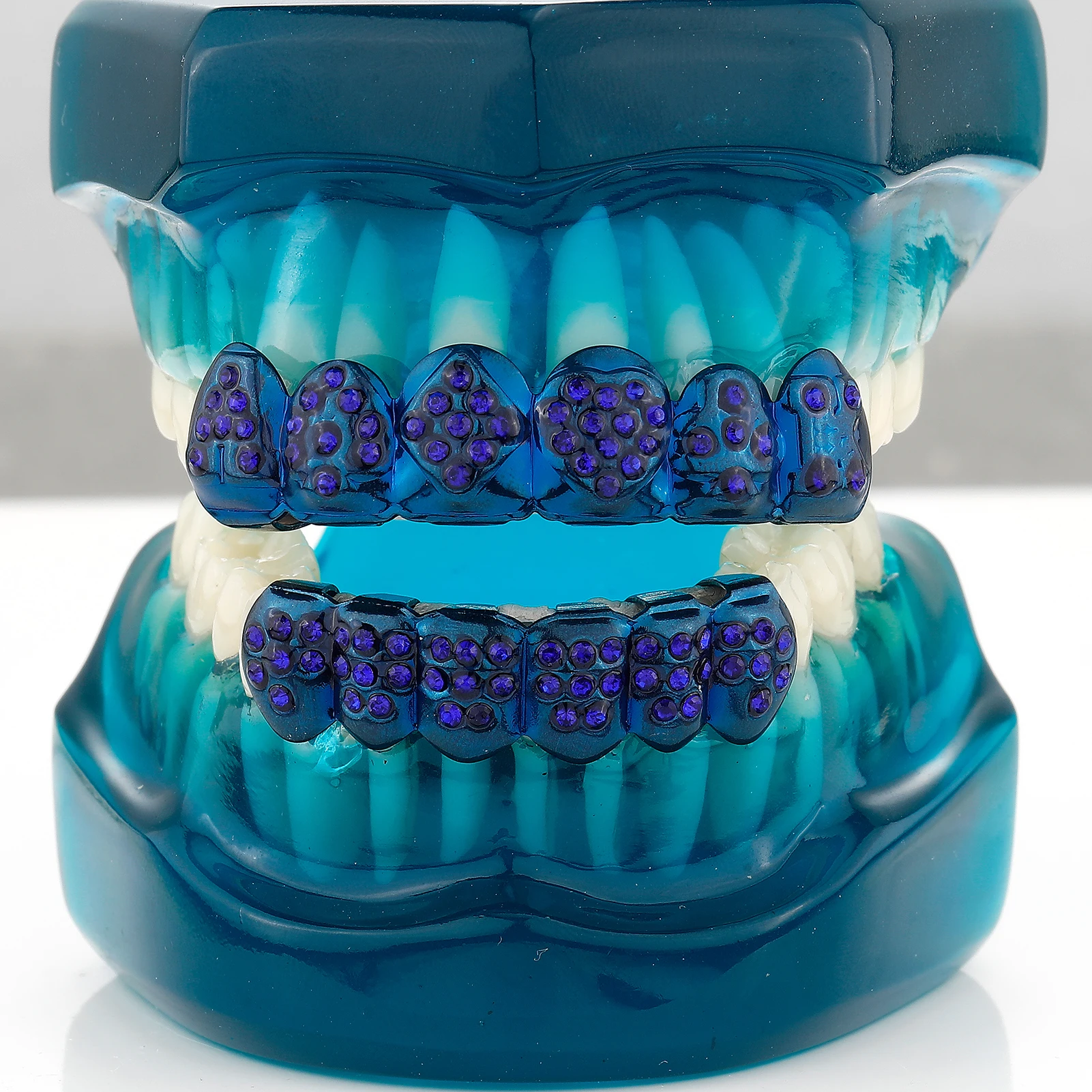 Фото TOPGRILLZ HipHop Bling Iced out CZ Blue Teeth Grillz Caps For Unisex Cubic Zircon Micro Pave Top&Bottom Grills Set Party Jewelry №2