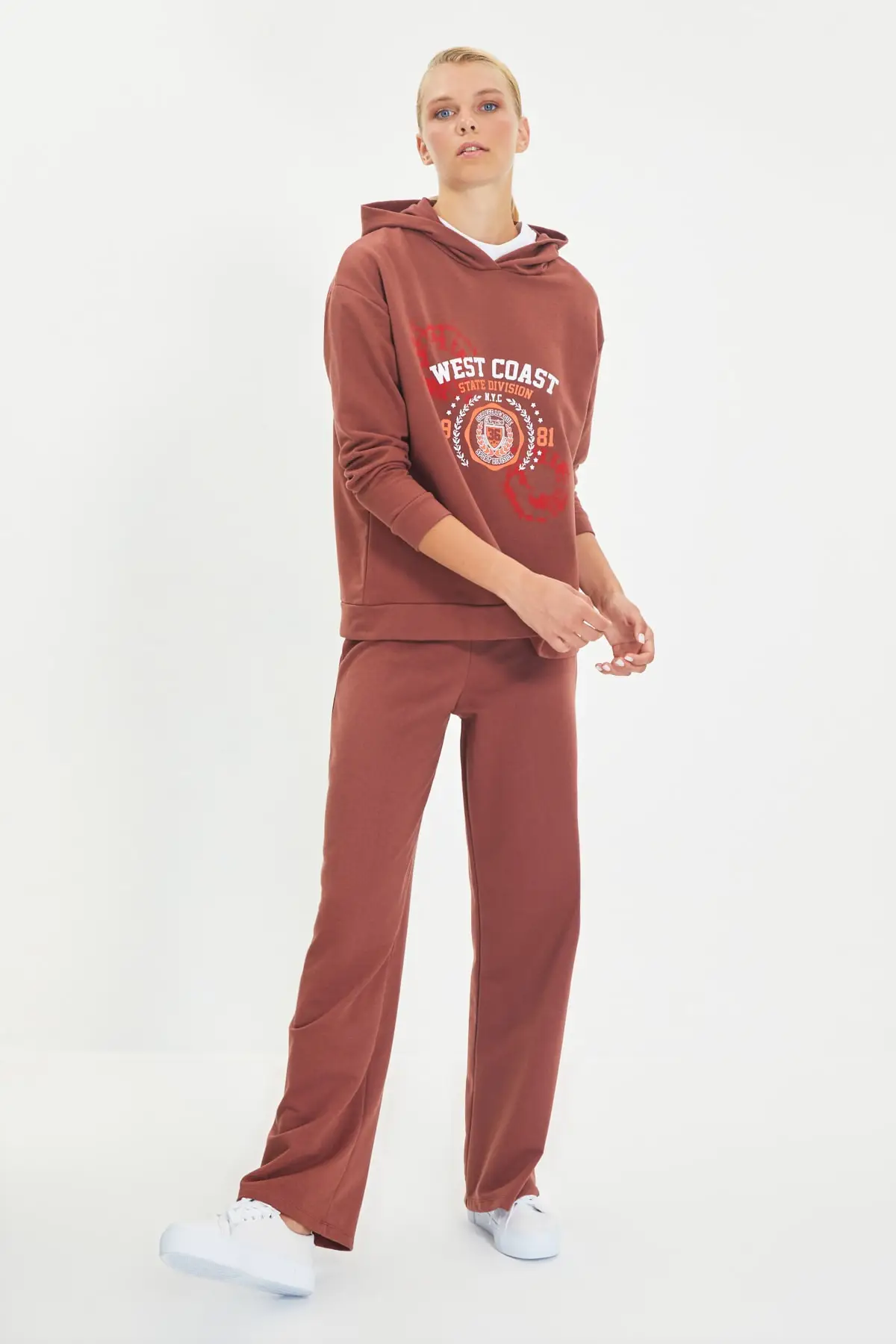 

Trendyol Oversize Hooded Printed Knitted Sweatshirt TWOAW22SW0892