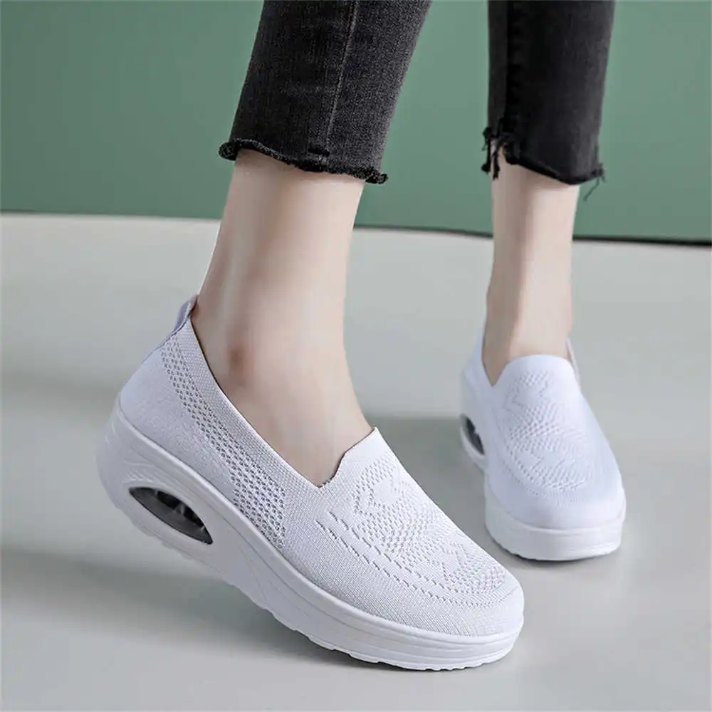 Фото Женские вязаные кроссовки YDX1, фирменные туфли-мокасины для тенниса и спорта, оригинальный дизайн для отдыха, увеличивающие рост, 2022 №3