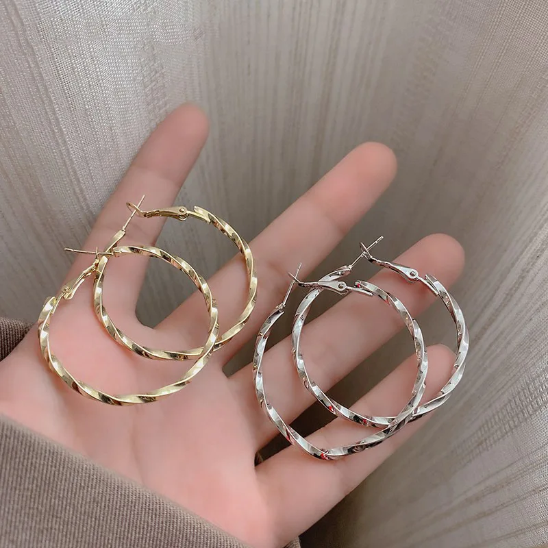 Rock Hiphop Metal C-Shaped Pendant Earrings for Woman Simple Round Heart Star Wave Loop Earrings Jewelry Valentine's Day Gift