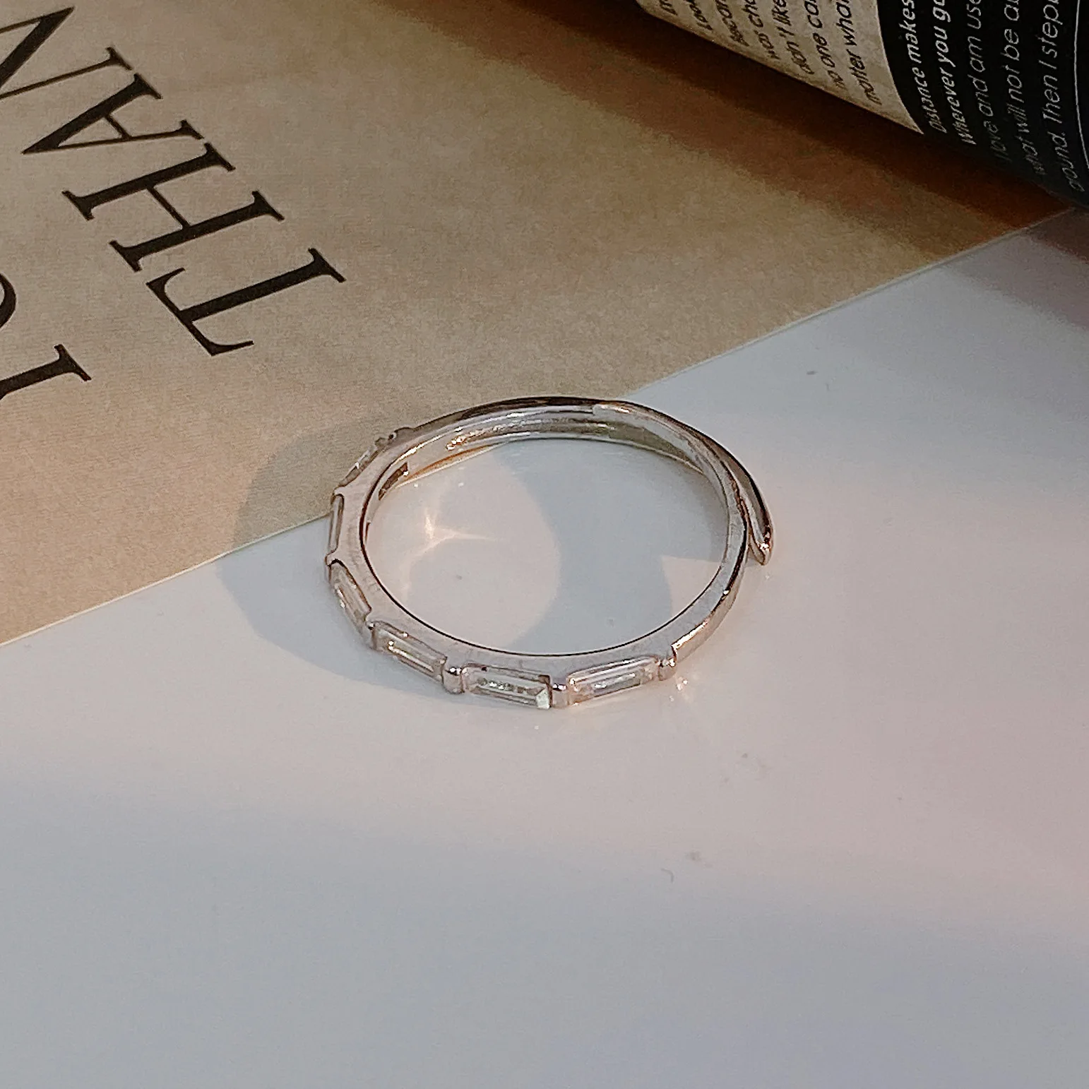 

Zircon S925 sterling silver ring fashion light luxury wind niche design advanced sense ring JZ011038