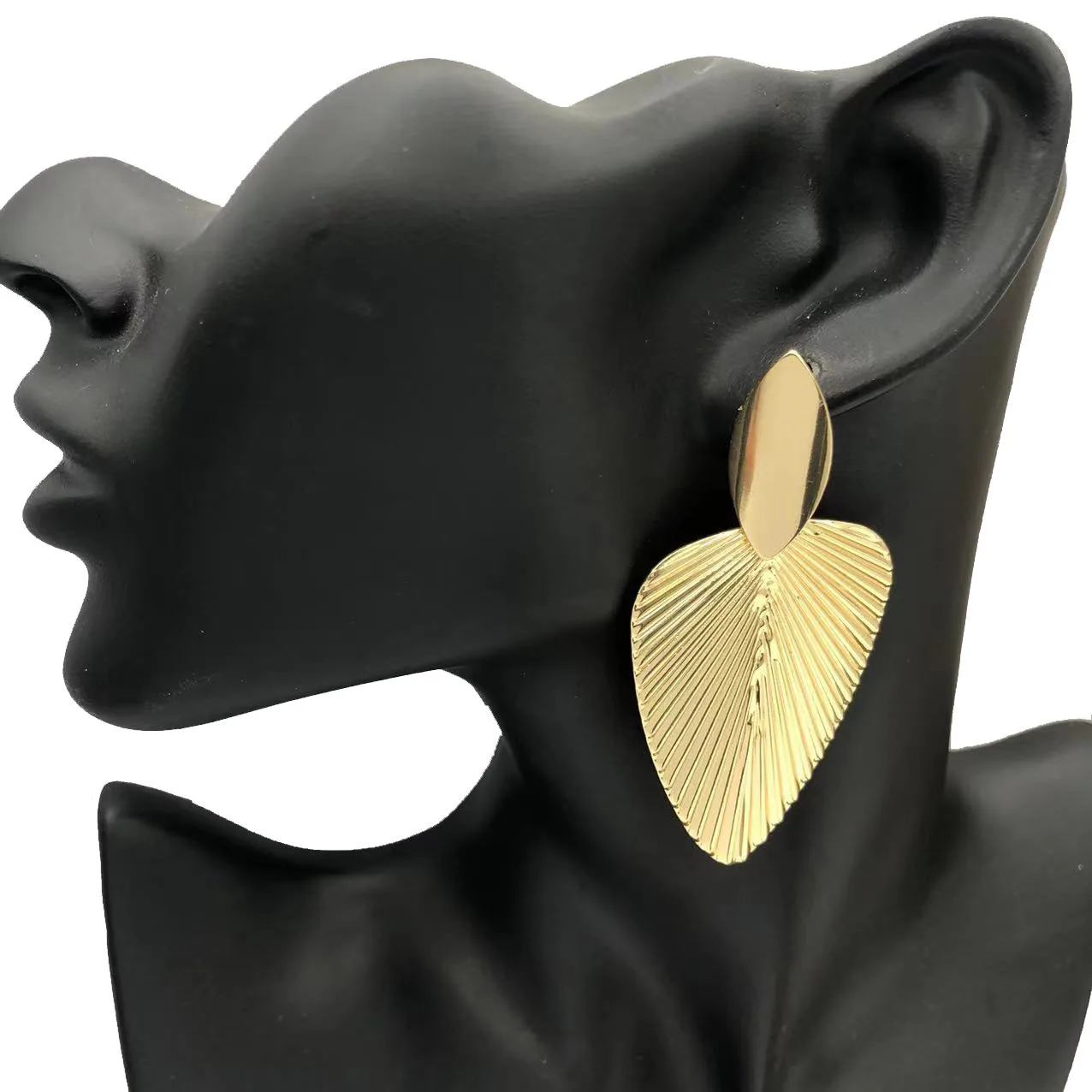 Текстурированные листья пуфана, огромные индивидуальные высокие холодные и великолепные серьги для пирсинга для женщин, бесплатная доставка Y2k A