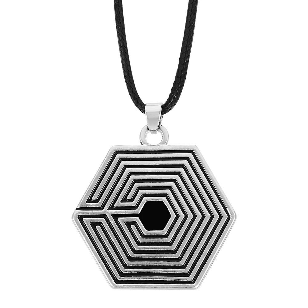 

Creativity Maze Pendant Necklace Vintage Silver Labyrinth Lucky Necklace for Woman & Men Charms Jewelry Accessories Gift