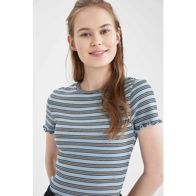 

Regular Fit Striped Handle Ruffle T-Shirt T Shirt Y2K Top Nostalgic Summer Women T-Shirt Anime Bluz
