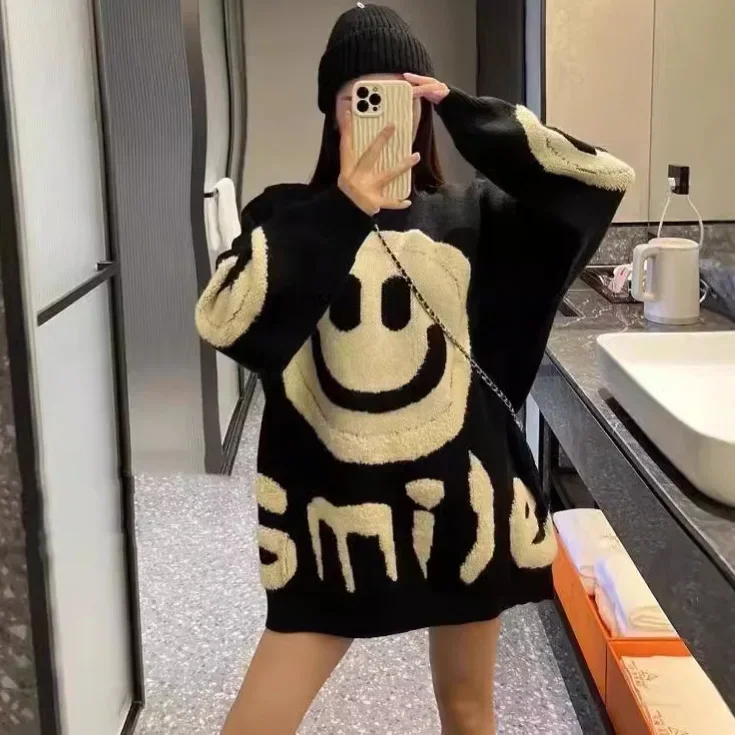 Жаккардовый свитер со смайликом женский свободный крой утягивающий стиль