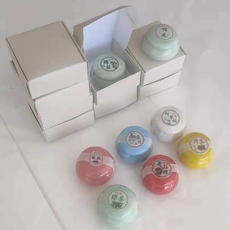 

Старинная мазь, 10 г, 18 ароматов