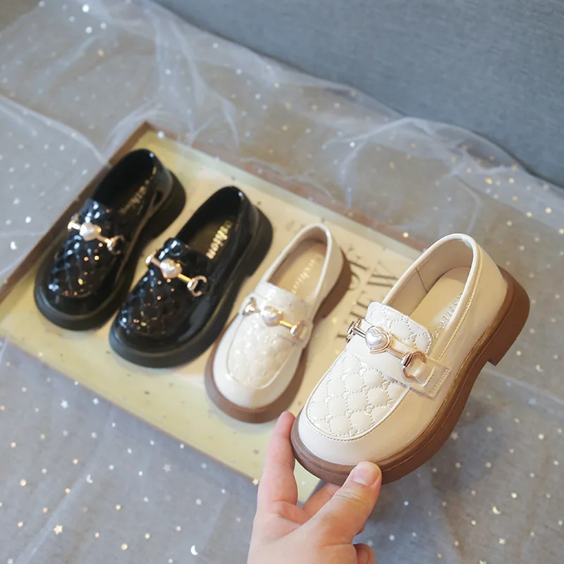

Cute Car Fashion Non-slip Round Children Head Kids Soft Beige Loafers Stitching Metal Sweet 2022 Spring Japanese Breathable Girl