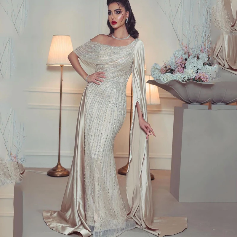 Роскошное женское вечернее платье цвета шампанского с разрезом и кристаллами