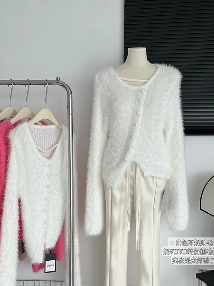 

Женский однобортный пуловер с V-образным вырезом и жемчугом