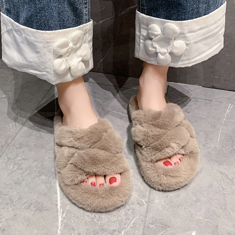 Зимние новые пушистые тапочки на плоской подошве женская модная замшевая