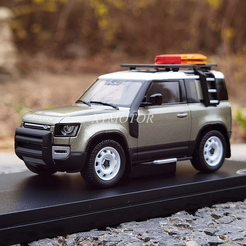 

Модель автомобиля из коллекции Land Rover Defender 90, 1/43, зеленая, 2020
