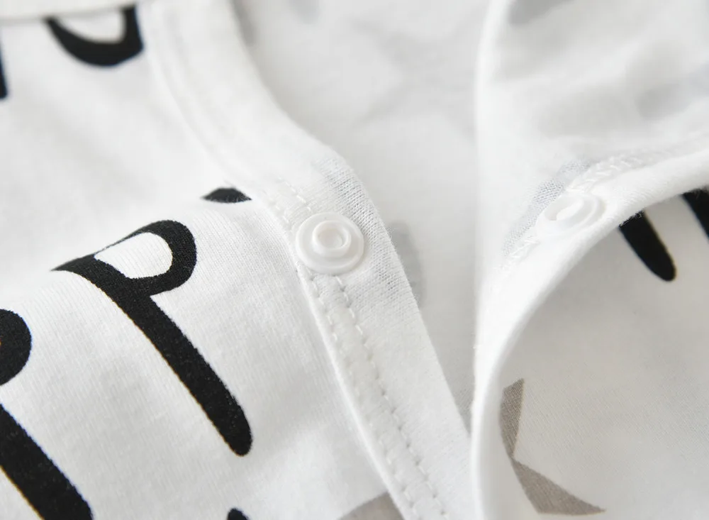 Комбинезон для младенца из хлопка с длинными рукавами и модным принтом букв для мальчиков от 0 до 18 месяцев.