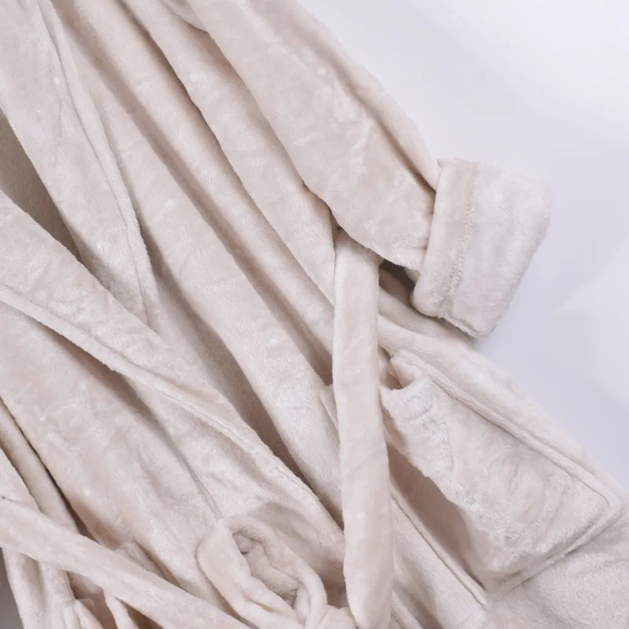 Autumn Winter Coral Fleece Nightgown Women Home Wear Nightdress Gown Soft Comfortable Polka Dot Ladies Robe