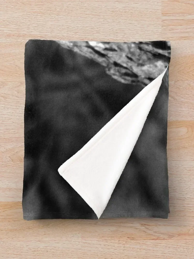 Черное одеяло в клетку из фланели