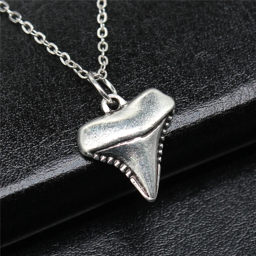 Прямая поставка ожерелья под старину серебряного цвета 17x16 мм с зубцами акулы