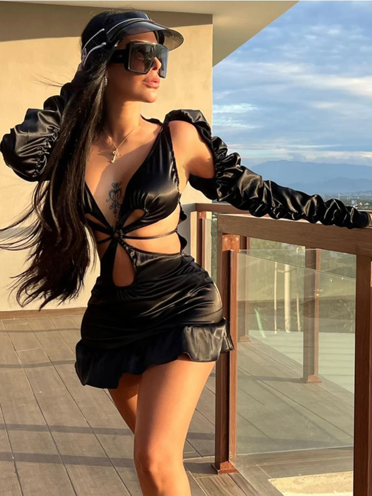 

Женское мини-платье с открытыми плечами, длинным рукавом и рюшами